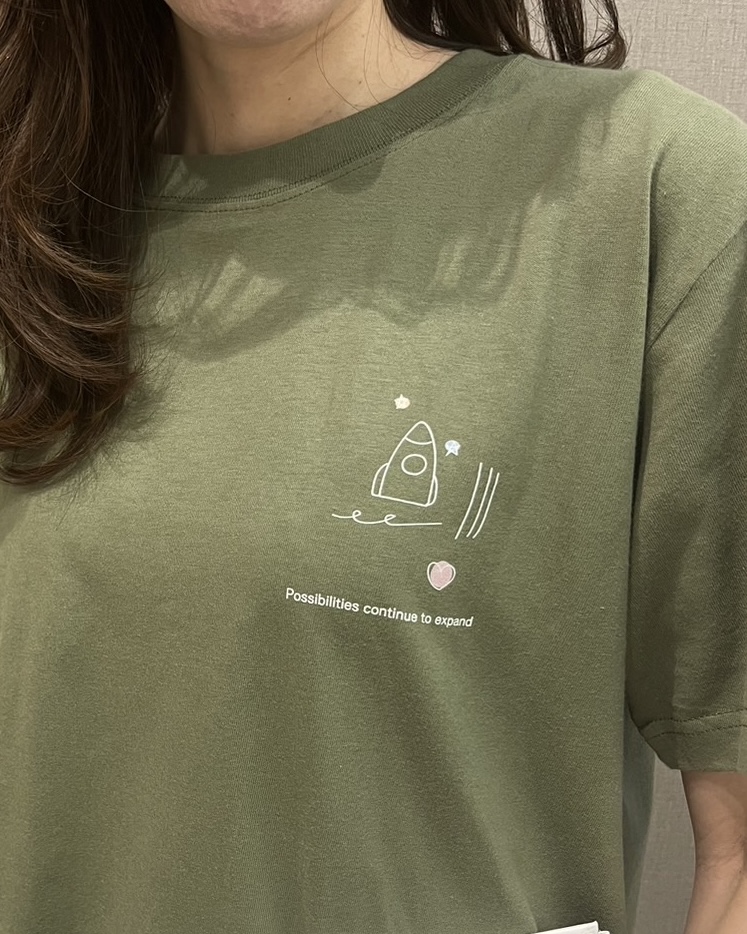 Tシャツ（ロケット）