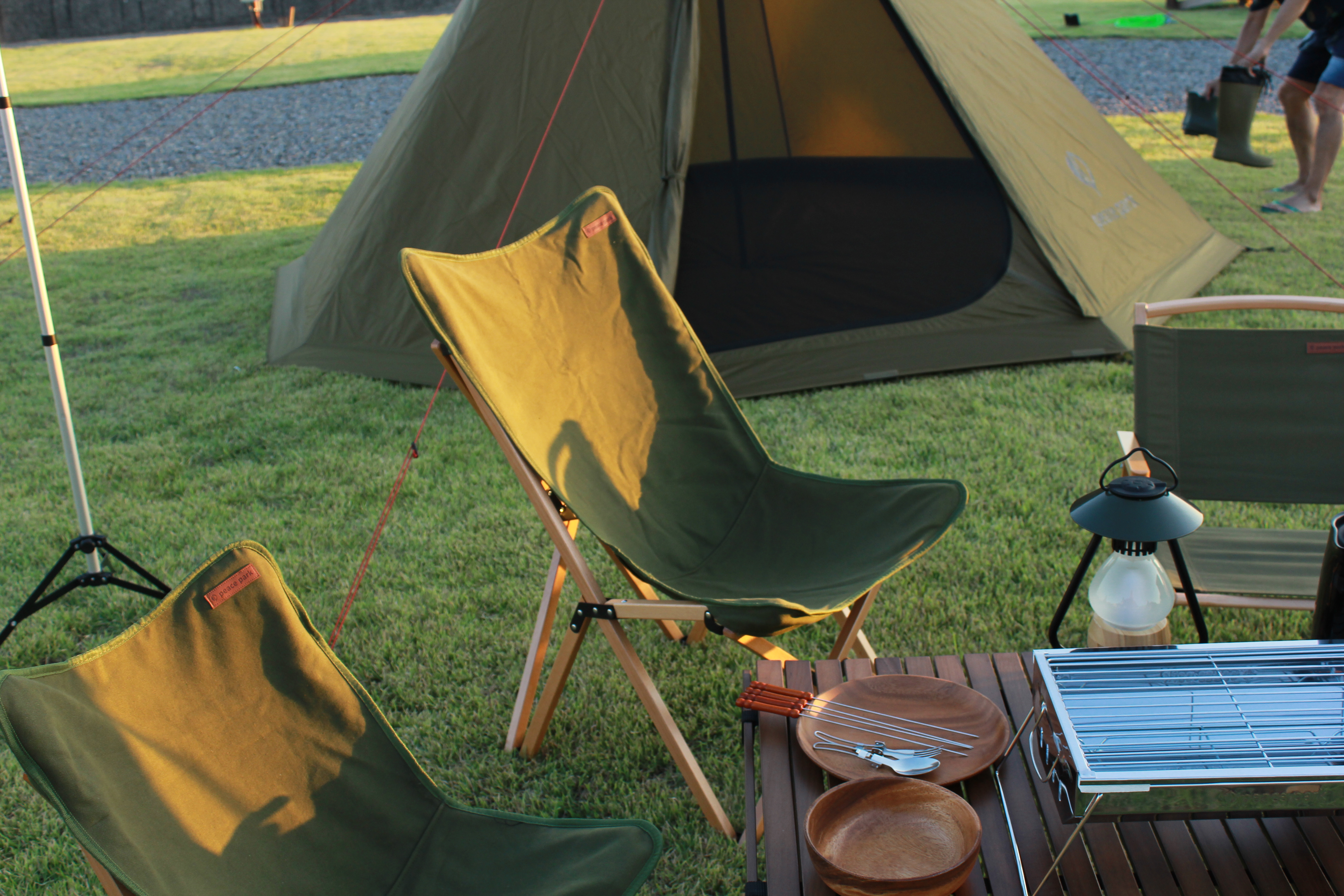 FOLDING WOOD CHAIR MEDIUM